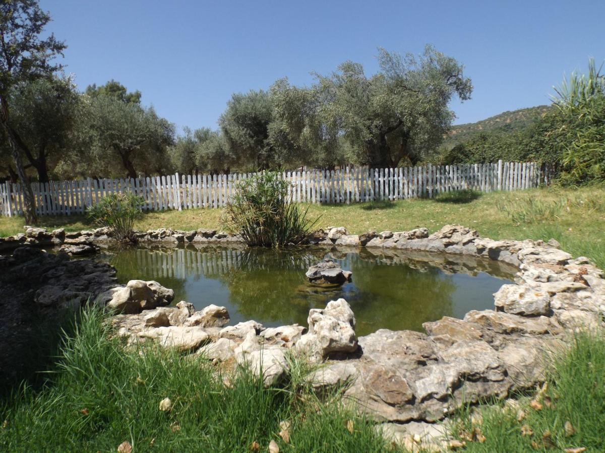 El Venero De Mostoles Constantina Bagian luar foto