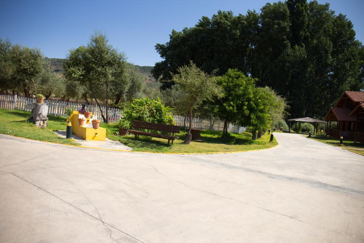 El Venero De Mostoles Constantina Bagian luar foto